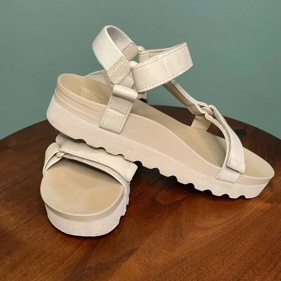 Reef Women's Cushion Rem Hi Tan Sandals - Picture 4 of 8